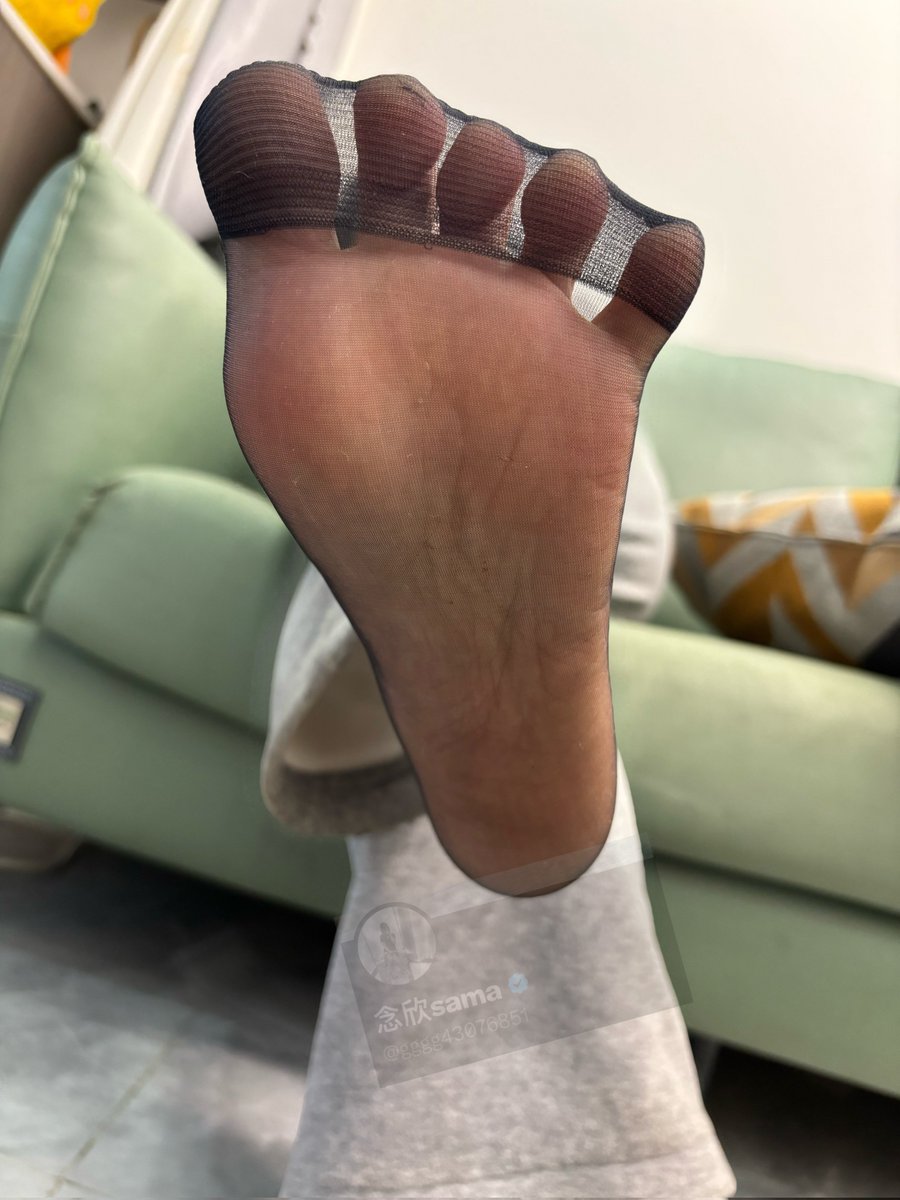 gggg43076851's tweet photo. 看着姐姐的脚底 闻着姐姐的酸臭袜子，直接无脑连续榨三次一次比一次快真废物！#贞操锁 #锁奴 #4i https://t.co/f35aVGPbvZ