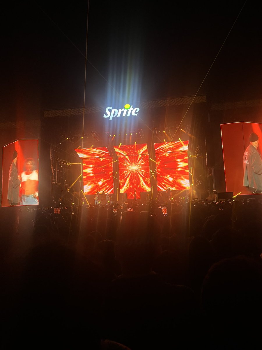 Hoy estuvo muy bueno, pero hizo falta compañía. A quien veo mañana en el #FlowFest
