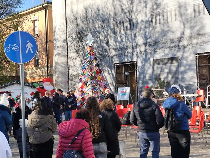 Disagi al traffico a Novi di Modena per la manifestazione natalizia "Feliz Navidad"