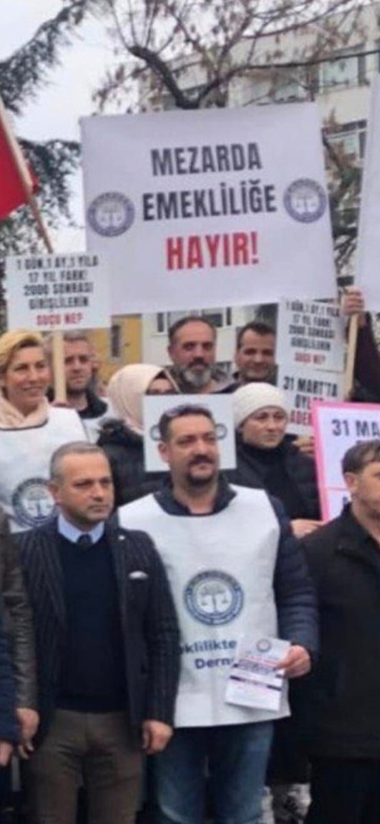 Bulent Aydin abimizi Rahmeti  Rahmana ugurladik.Mekani cennet olsun.Hayallerin yarim kaldi ama Bu ani veda edisin,Gec gelen Adalet,Adalet degil Zulumdur deyimini bizlere birkez daha hatirlatti.Bu son resminde Yurekli yigitlere Hatiran olsun.😔
<a href="/EmadDernegi/">EMEKLİLİKTE ADALET DERNEĞİ ⚖️</a>
#Kademeİzmirde