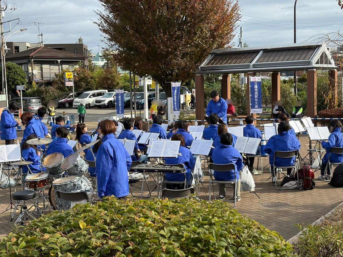 msbo_official's tweet photo. 本日11/23(日)、三鷹市民駅伝大会にて演奏させていただきました♪
当団は開会式、スタート地点、ゴール地点、閉会式の計4回演奏しました☺️
ランナーの皆さまにパワーをお届けできていたら嬉しいです💨
#武蔵野シンフォニック・ブラス・オーケストラ #MSBO #吹奏楽 #三鷹 #三鷹市民駅伝大会 #駅伝 https://t.co/qcxzHw9jFU