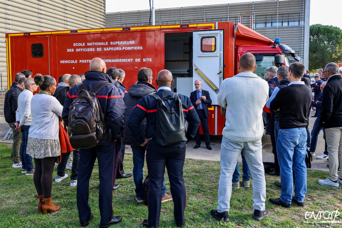 SecCivileFrance's tweet photo. Séminaire numérique des SIS à l'@ENSOSP : le numérique au service de la @SecCivileFrance📡 

🤝  Les 12 et 13 novembre, près de 150 participants issus de plus de 70  services d'incendie et de secours étaient réunis à l'ENSOSP pour la 2ᵉ édition du séminaire numérique organisé par la direction générale.

Durant ces deux jours, directeurs, chefs OPS et SIC ont eu l'occasion d'expérimenter de nouveaux outils, d'échanger sur les dernières actualités relatives à la transformation numérique et de se sensibiliser aux enjeux de la résilience numérique :

✅ Ateliers RRF
Manipulation des terminaux, du dispatch et test des accessoires en conditions réelles.
Après plusieurs mois de vérification de service régulier réalisée au sein de 3 SIS pilotes (@Pompiers_13 - @sdis42 et @MarinsPompiers)  ainsi que de nombreux partenaires des forces de sécurité intérieure et du SAMU, ce projet numérique structurant entrera prochainement en phase de déploiement.

✅ Santé & Data
Une session croisée inédite avec les Médecins chefs sur l'enjeu crucial de la donnée de santé. 

✅ IA en action
Focus sur le projet IAppel (@sdis01), ou comment l'IA peut assister la prise d'appel d'urgence.

En  parallèle, le système d'information et de commandement unifié « NexSIS  18-112 », développé par l'Agence du numérique de la Sécurité civile (@ANSC_Fr) vient de franchir un nouveau cap ! Aujourd'hui, ce sont 11 SIS utilisent ce produit en condition opérationnelle et son déploiement va se poursuivre dans les prochains mois.

🚒 Au-delà des démonstrations techniques, ce séminaire a rappelé la dynamique collective engagée pour garantir un service public de secours moderne, fiable et résilient, partout sur le territoire.

@Interieur_Gouv @DG_SecCivile