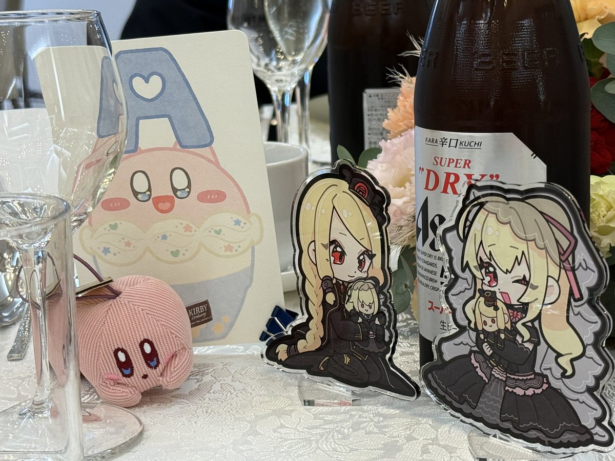 T4K4_74's tweet photo. 昨日結婚式で貰った花をモリモリする女 https://t.co/mmA3kBDsDV