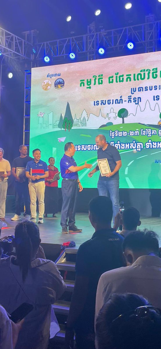 Turns out hitting fluorescent balls out onto a barge in Phnom Penh alongside Michael Campbell, <a href="/simonkhangolf/">Simon Khan</a> and <a href="/Darrenfichardt1/">Darren Fichardt</a> is top fun, thanks to Mr Vattanac for hosting The vattanac legends championship, <a href="/VattanacCapital/">Vattanac Capital</a> your support of the <a href="/euLegendsTour/">Legends Tour</a> is appreciated