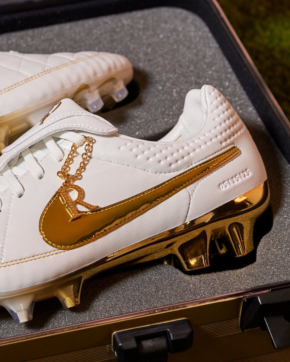 _PointDePenalty's tweet image. Nike réédite la Tiempo de Ronaldinho merci pour la nostalgie... Quelle paire 🫶