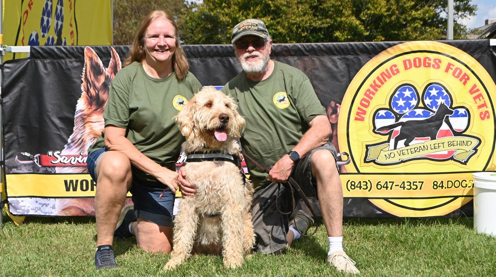 84DogsHelp's tweet image. Sunday is a great day to spend with family. Today, we’re grateful for heroes, their partners in training, and the support that brings them together. Learn more: workingdogsforvets.org/program-1 #NoVeteranLeftBehind #ServiceDogs #FamilyTime