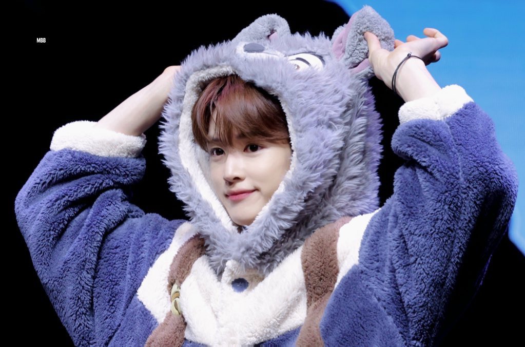 คุณหินชอบมั้ย ชิซื้อหมวกคุณนิคมาให้ค่ะ ใส่คู่กันน้า 
คุณหินเปนคุณนิค ส่วนชิเปนคุณจูดี้ ! น่ารักมากเลยย