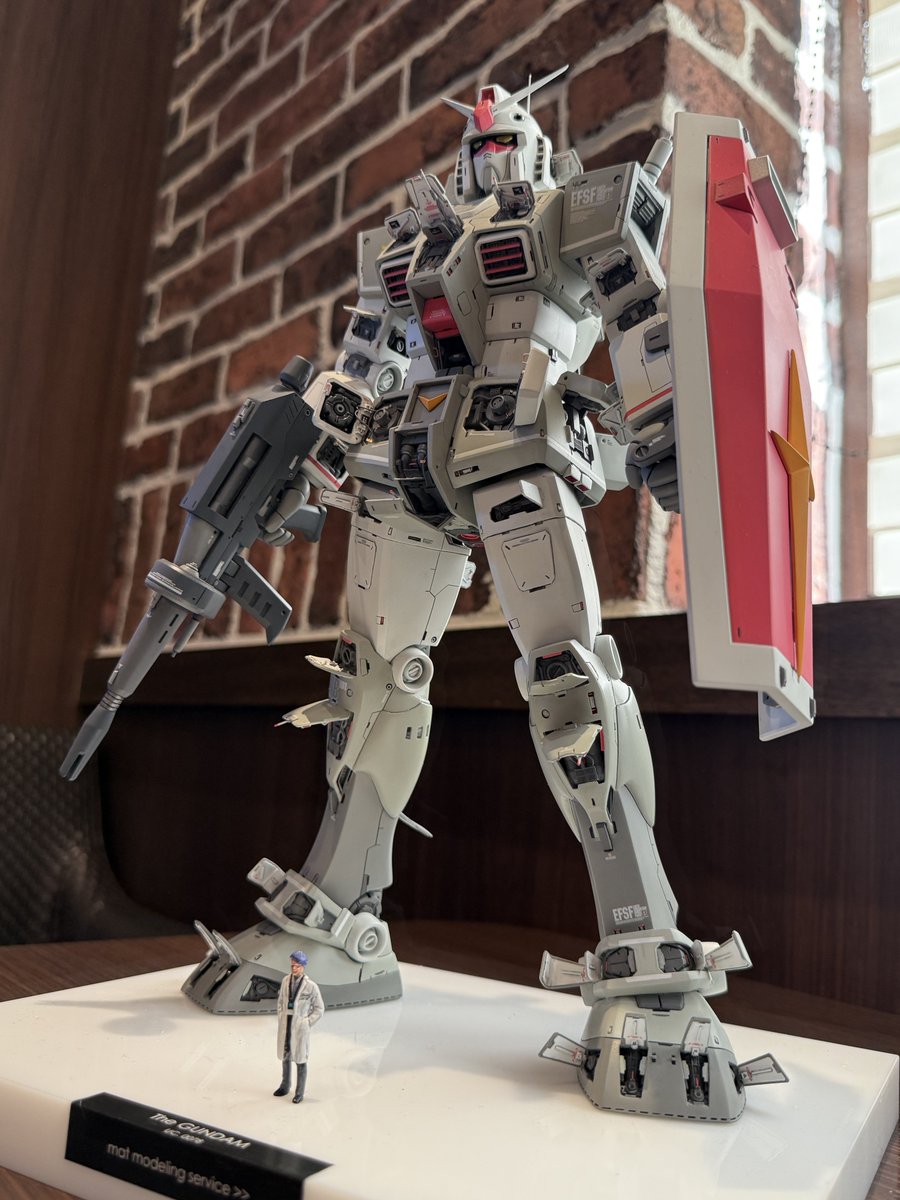 kobax27's tweet image. matさんの作風はめちゃくちゃ好みで、見ていると「自分もどこかで違う分岐点を選んでいたらこういう模型を作っていたのだろうか」とか考えてしまうんですよね。もう自分はこのレベルのものに挑む事は無いと思うので、そこは隣の芝生の様にとても眩しく写るのです。模型のルーツが同じだからこそ。