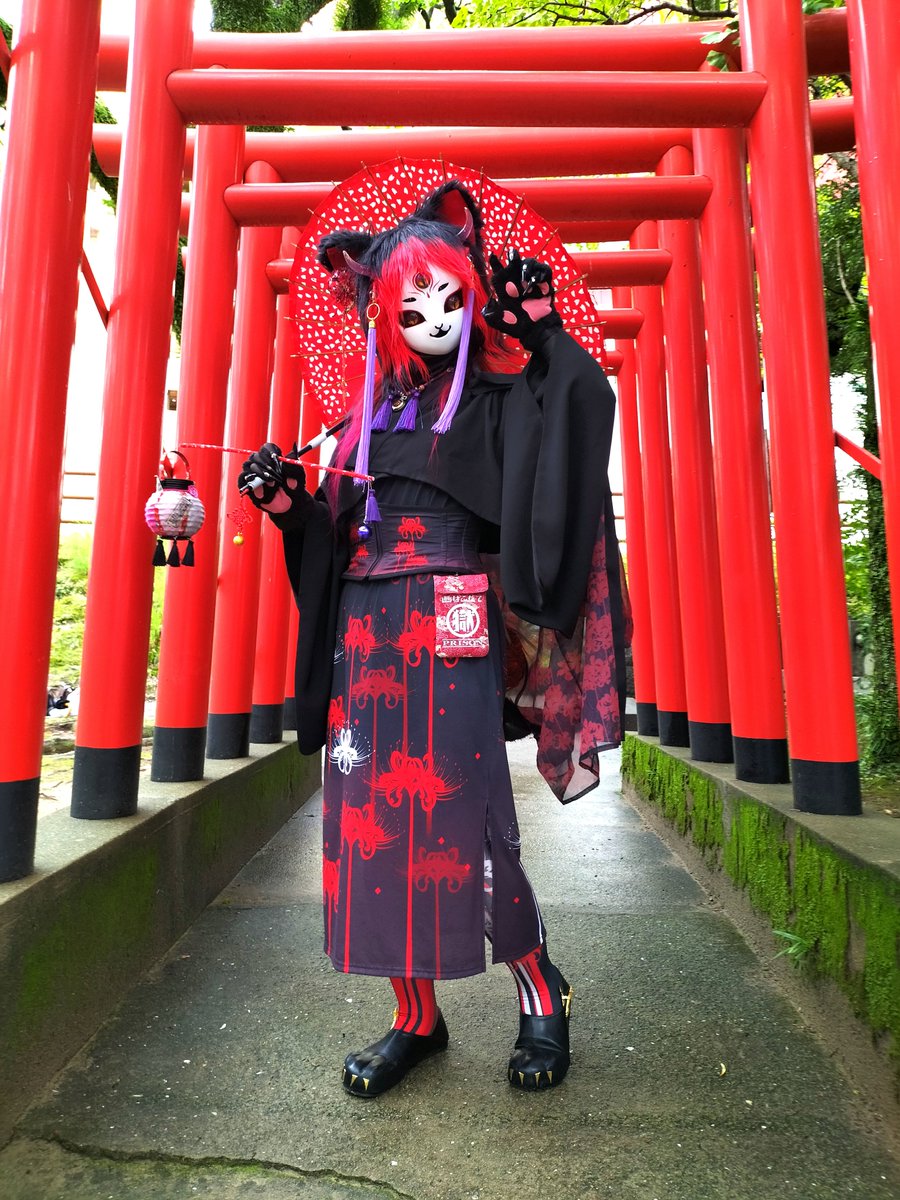 shigure_nyao's tweet image. #3連休はフォロワーさんが増えるらしい

30年以上生きた猫が変化した妖、『猫魈(ねこしょう)』の時雨(しぐれ)と申します😺🐾
猫としては長生きだけど妖怪としてはまだまだヒヨっ子🐤
人間さんも妖怪さんも人外さんも仲良くしてくれたら嬉しいです！✨✨

#徒然時雨
#創作妖怪