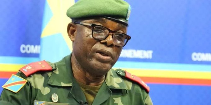 Une vague d'arrestations déferle sur les rangs de l'armée #congolaise, et des généraux sont désormais assignés à résidence sous l'égide du procureur général. Les tensions et le silence officiel à Kinshasa soulèvent des questions quant à l'avenir du système militaire et politique.