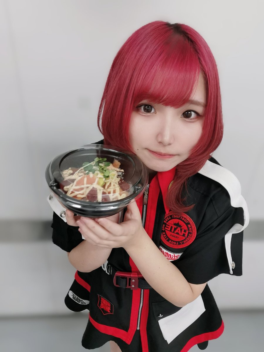 ui__hat's tweet image. 今日リリイベでお邪魔させていただいた
らら旅まつりinアーバンドック ららぽーと豊洲❣️

私は千葉県、まぐろ問屋いとう水産さんの「ハワイアンスパイシーポキ丼」を頂きました！

サーモンにまぐろ、好きなものばっかり🐟
スパイシーて書いてあるけど辛くなくてたべやすかったです！ぜひっ
 #HaT