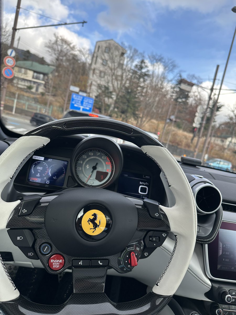 スタネ見学前に河口湖の行きつけの中華料理屋さんへ
1人1台という非効率的なツーリング🏎️
趣味は無駄を楽しむものです😎
美味しいご飯といい天気といいロケーションで
最高の週末を過ごしております☺️