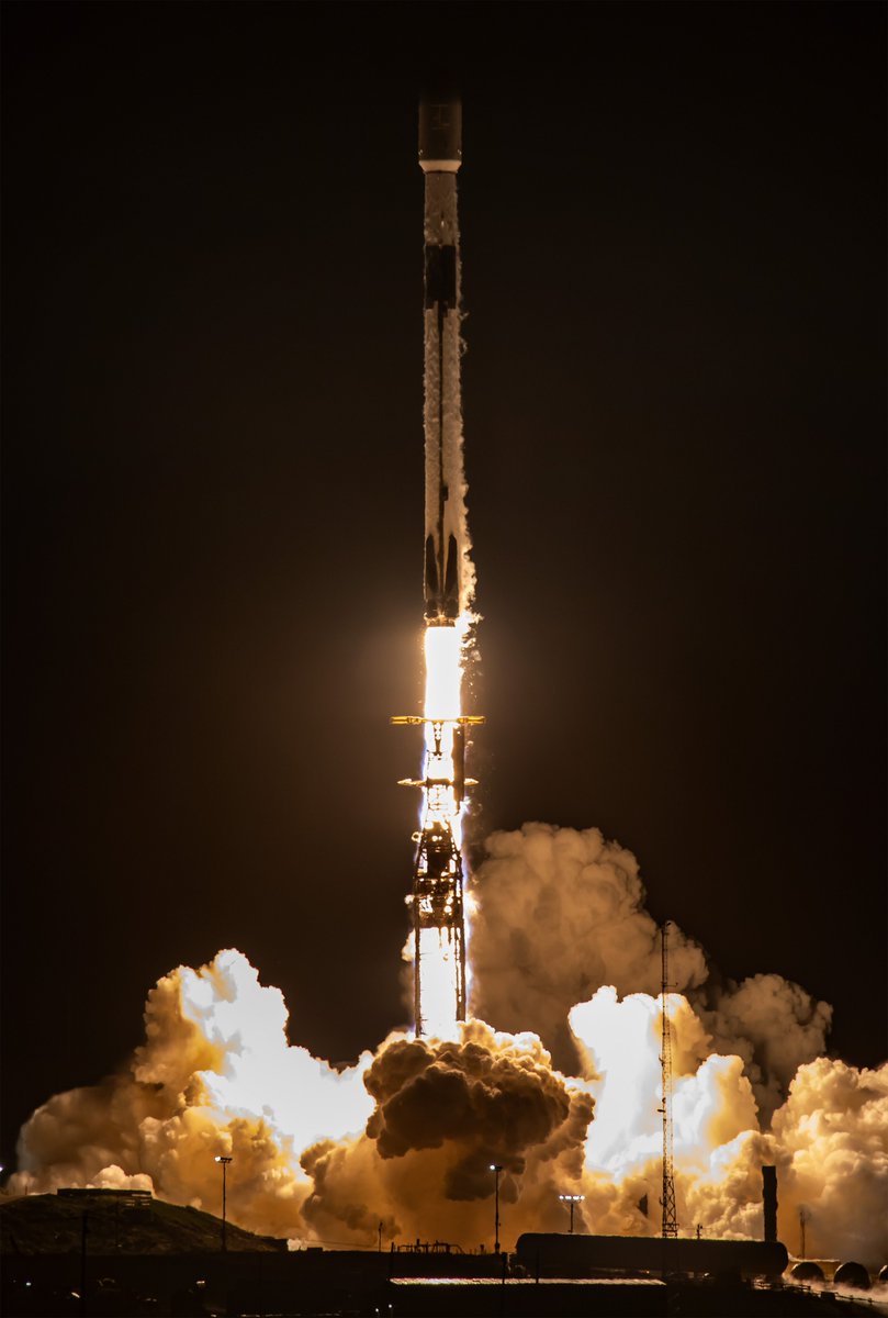 SpaceX's tweet image. Falcon 9 launches 28 @Starlink satellites from California