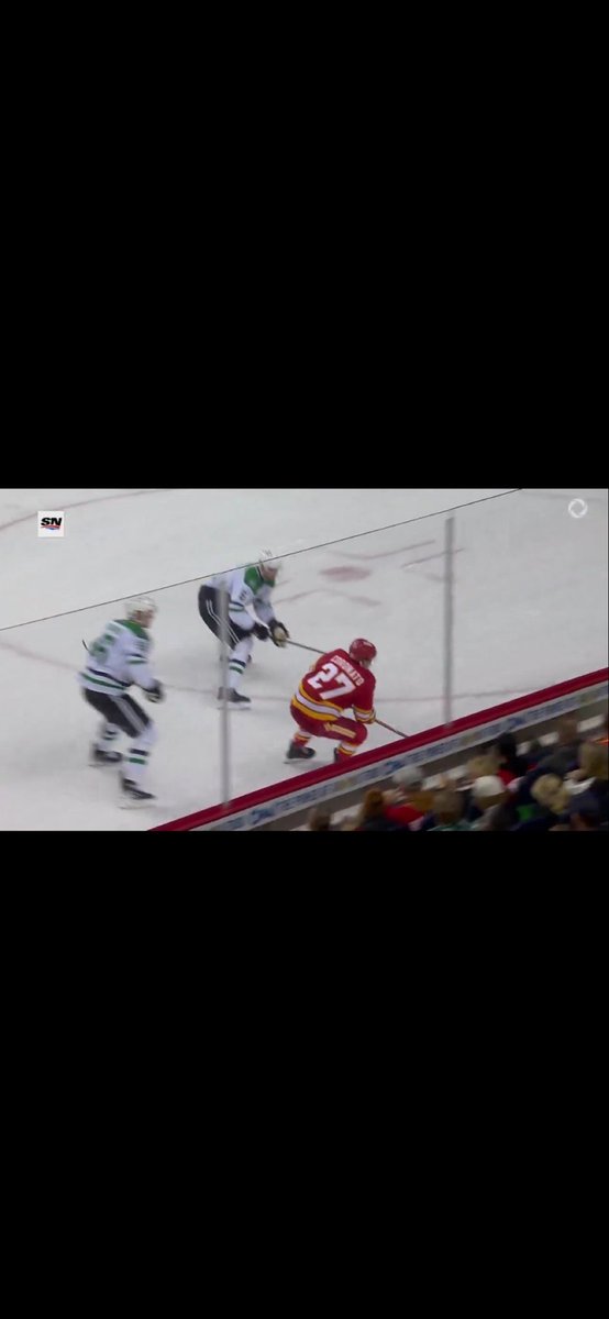 MS11_'s tweet photo. @fourthlinenhl @spittinchiclets Idiot https://t.co/A8OHqG4Os1