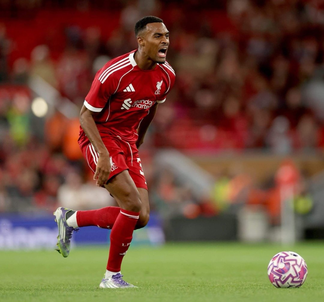 Need serious chat about Gravenberch as a 6.

Jumping out of tackles yesterday, gives zero protection to the back 4.

Was poor 2nd half last season (put it down to tiredness) but he’s been even worse this year.

Priority signing HAS to be a proper defensive midfielder👍