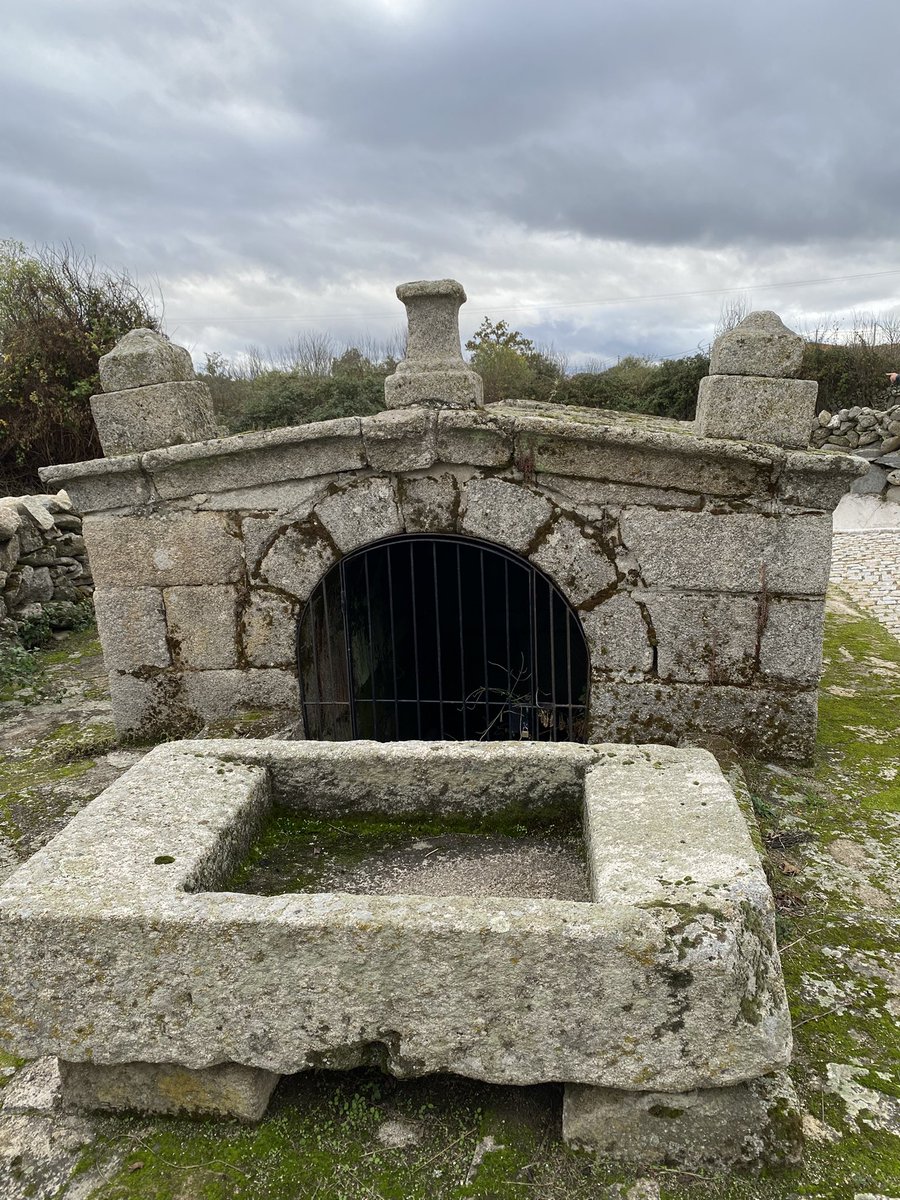 PepaMonteroM's tweet image. Descubrimientos: las misteriosas #Lloronas y la imponente fuente romana #Concejo Historia y arte fuera de las rutas habituales, en mi blog #Cúmulosylimbos  con pistas para una escapada diferente #Zamora 
cumulosylimbos.blogspot.com/2025/11/el-mis…