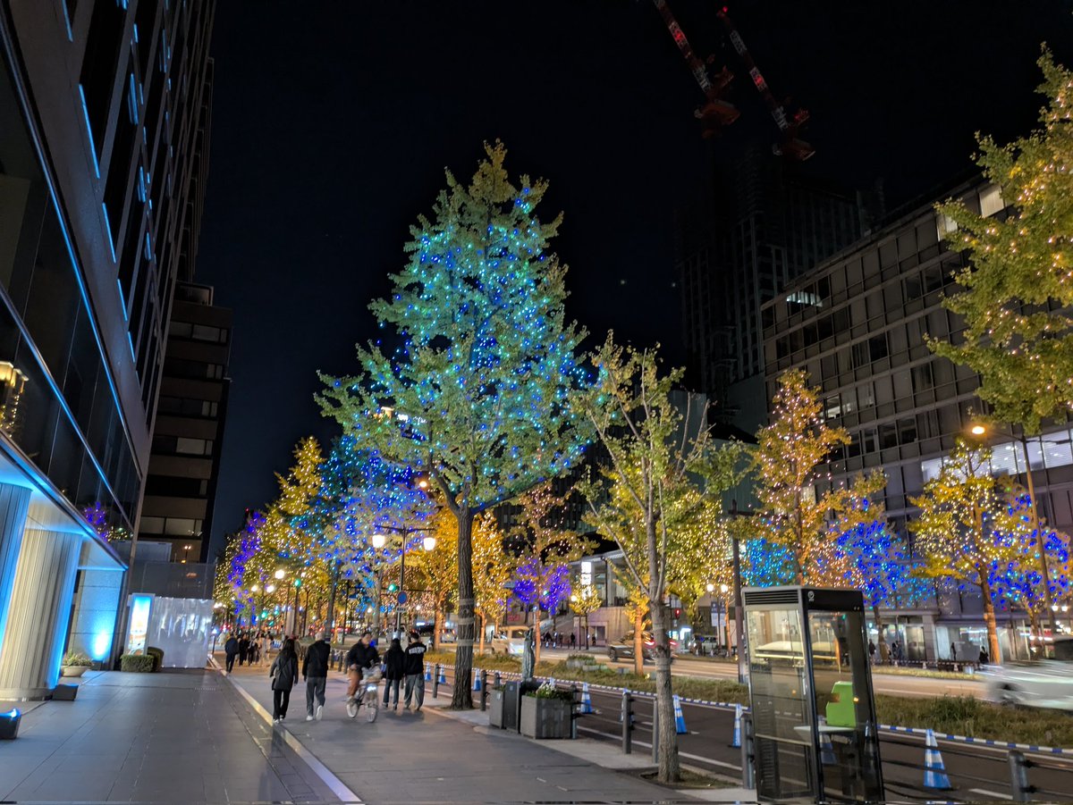 青色発光ダイオード！
めちゃくちゃ綺麗だよ御堂筋