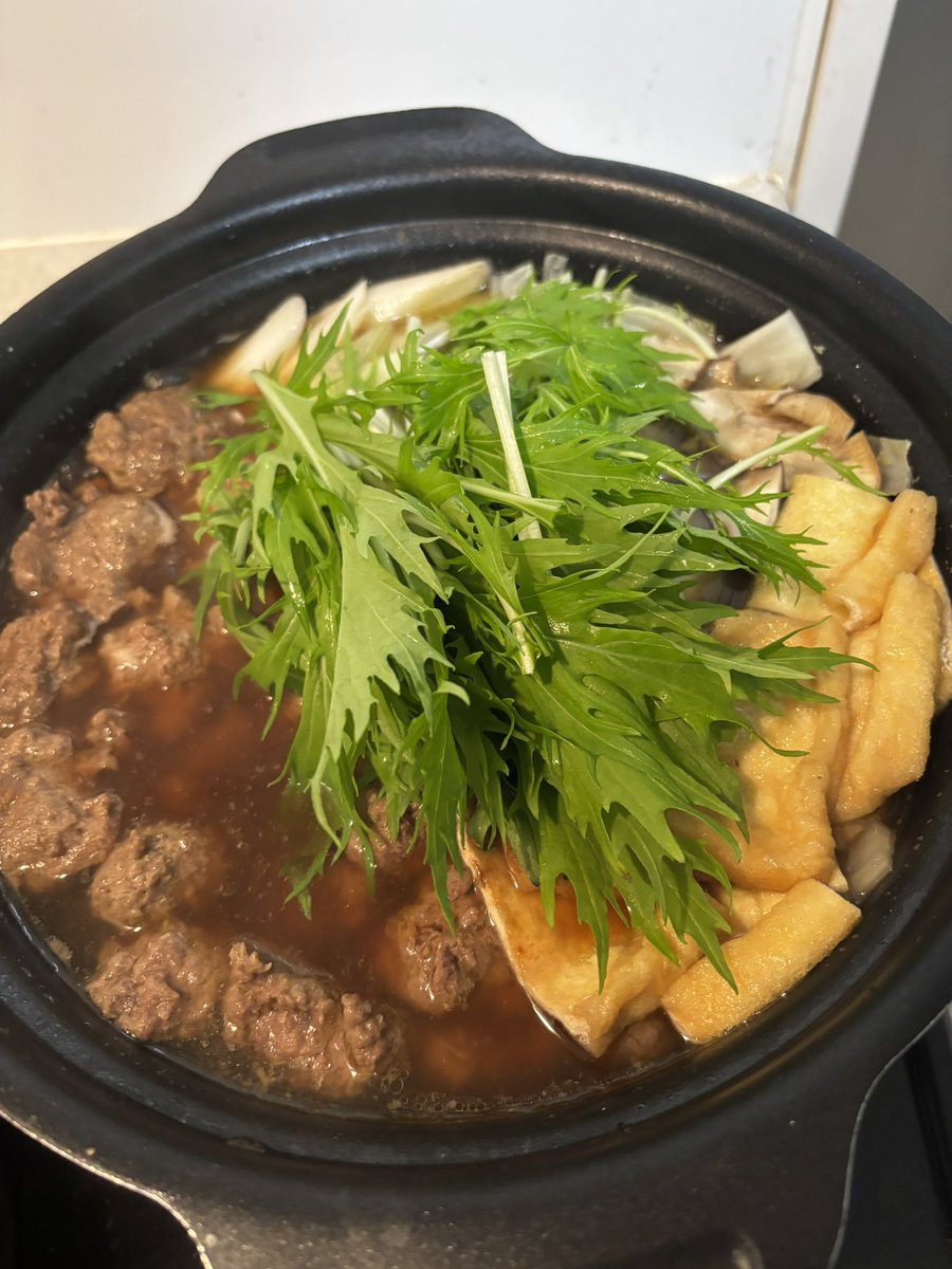 araithehunter's tweet image. 初めての場所ではじめましての猟隊との巻狩りで1匹止めたので祝杯ですわ！
ヒドリガモの鴨鍋！臭み一切ナシ！旨み爆発！最高！