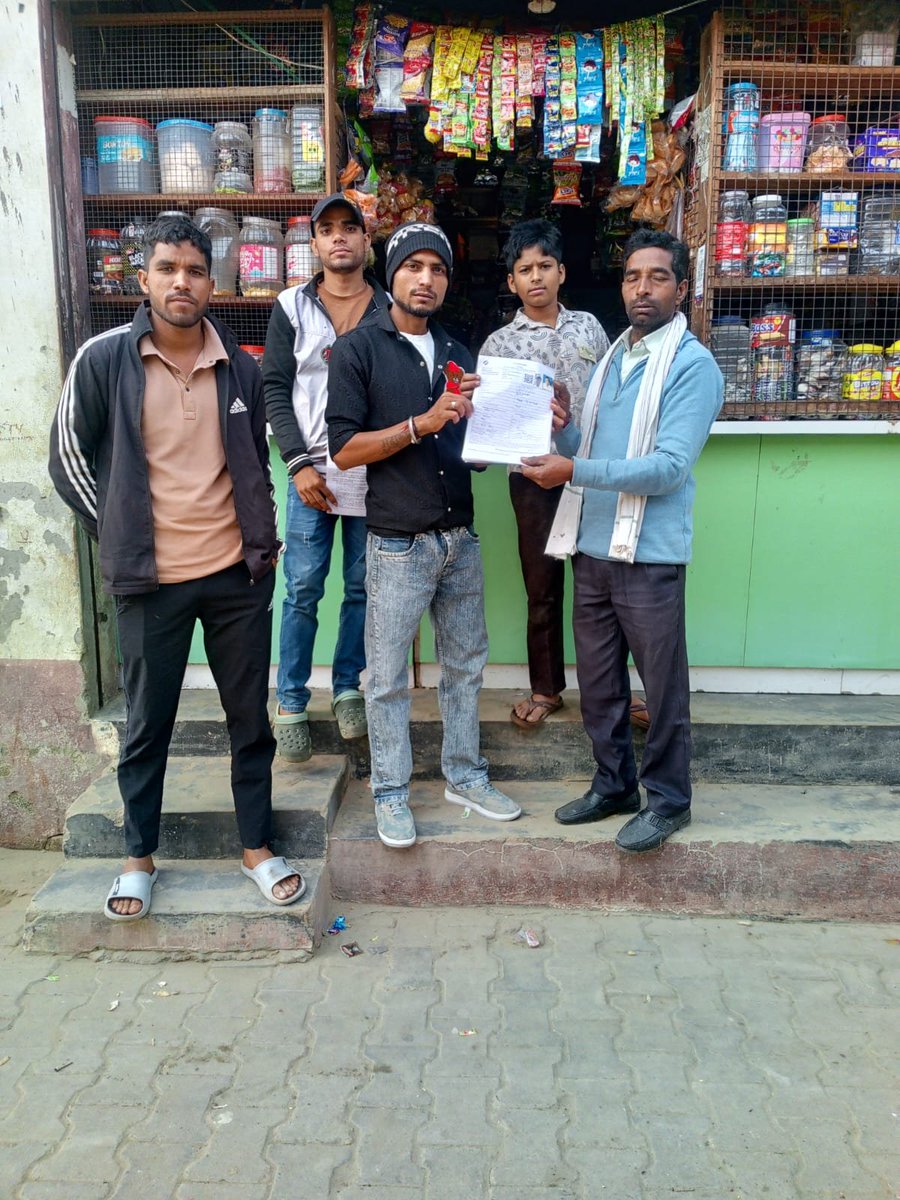 विशेष प्रगाढ़ पुनरीक्षण कार्यक्रम (SIR) के तहत BLO द्वारा घर-घर जाकर फ़ॉर्म वितरण उनका संकलन, सत्यापन एवं फीडिंग का कार्य  किया जा रहा है। आप सभी  से अनुरोध है कि अपना फ़ॉर्म आज ही भर दें, ताकि आपका नाम समय पर मतदाता सूची में शामिल हो सके। <a href="/ECISVEEP/">Election Commission of India</a> <a href="/ceoup/">CEO Uttar Pradesh</a>