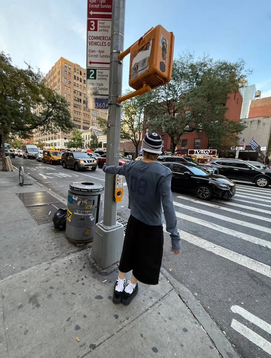 yebonjun's tweet image. Let the city guide me and followed whatever street felt right. If you catch me wandering like this, don’t question it, I’m probably chasing inspiration or dessert.