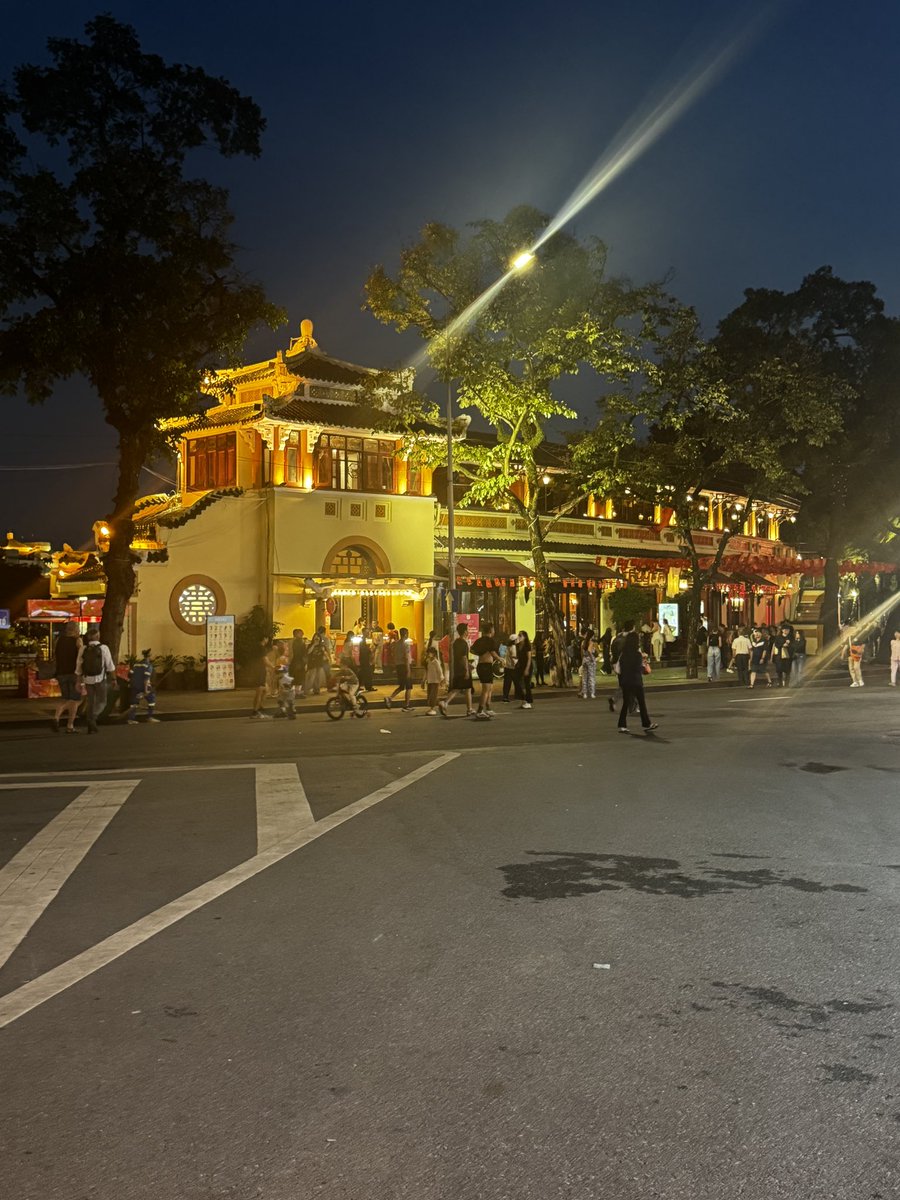 j9900j's tweet image. Hanoi is filled with cafes .. വഴിയിൽ നടക്കാൻ നല്ല രസം ആണ് full food nte and  coffee യുടെ vibe ആണ്