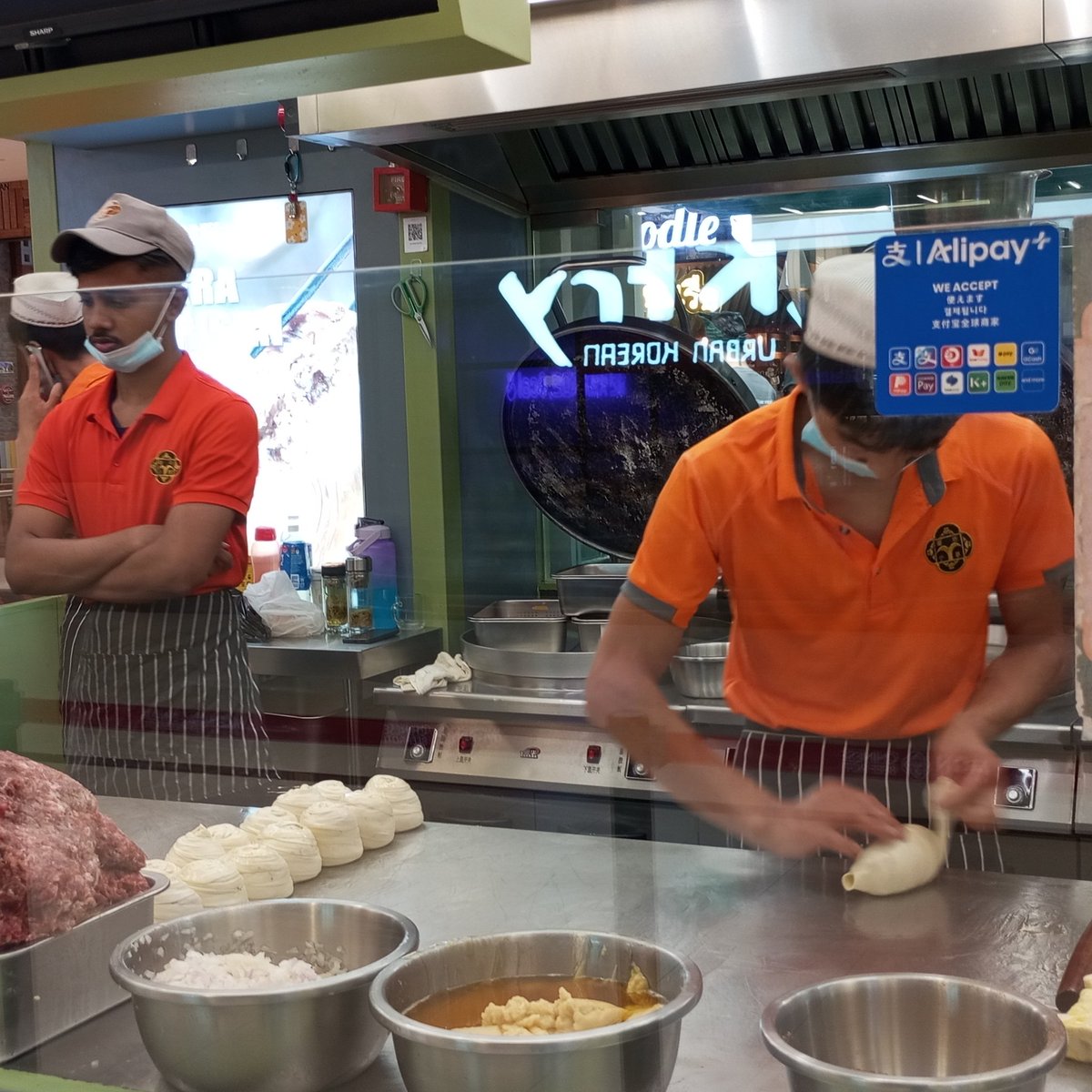 woadriene's tweet image. flaky pastry stuffed with minced beef filling, best for tea break @trxmycity