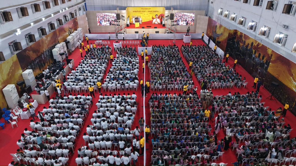 arunrajkg's tweet image. இன்றைய தினம் காஞ்சியில் நடைப்பெற்ற “மக்கள் சந்திப்பு” நிகழ்வில் தலைவர் விஜய் அவர்களின் எழுச்சிமிகு உரையால் அரங்கம் மட்டுமல்ல தமிழக அரசியலே அதிர்ந்துள்ளது.

ஊழல், வாரிசு, அவதூறு அரசியலுக்கு எதிரான அதிர்வுகள் தொடரும்… 

ஜனநாயகம் வெல்லும்..!

@TVKVijayHQ | @TVKPartyHQ |…