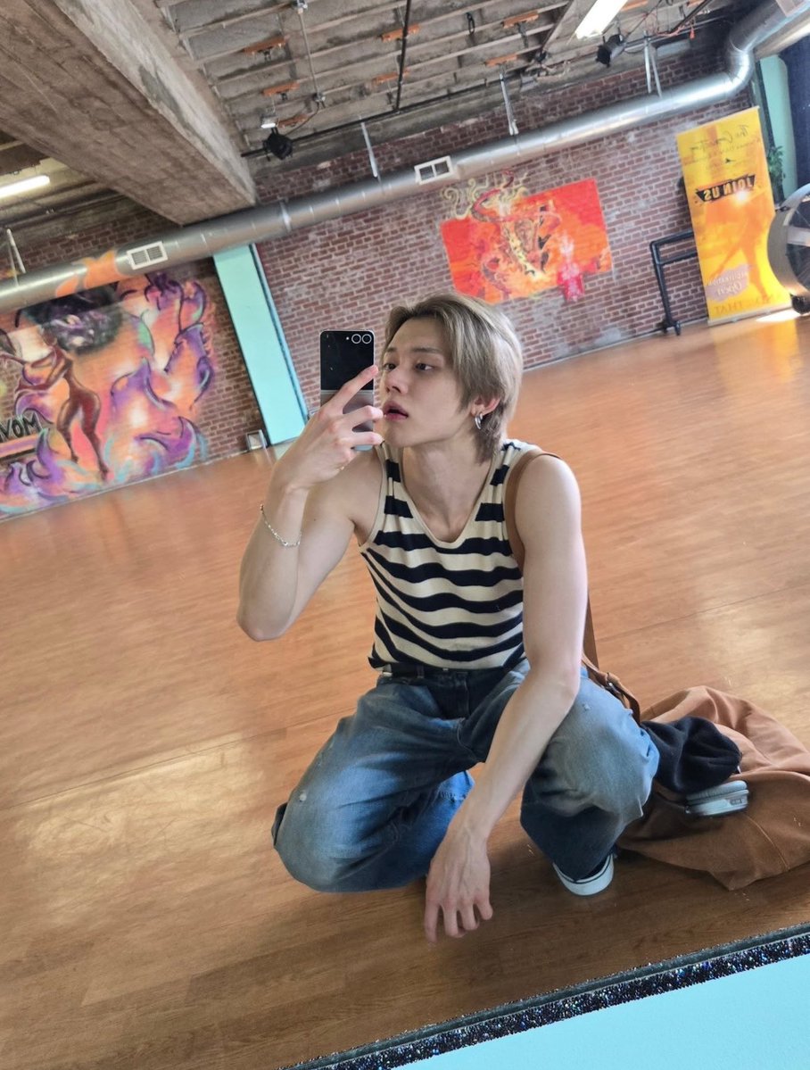 yebonjun's tweet image. Found a wall that matched my mood, so I stayed longer than I planned. Colors loud, me tired, but somehow it worked; messy moments always end up looking cool.