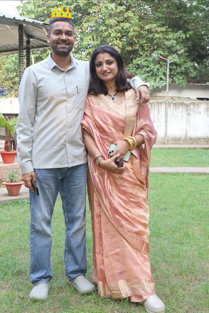 KshtriyaOf's tweet image. कुंठा से पीड़ित इस सुंदर दंपति को निशाना साध रहे हैं। अक्सर ये वो लोग होते हैं जिन्हें कभी प्रेम नसीब नहीं हुआ।

विद्यालय, महाविद्यालय में इच्छा तो थीं पर कभी बोल नहीं पाएं या बोले, मिली भी पर सामने से कभी उस स्तर का प्यार ही नहीं दिखाई जिससे तृप्ति मिल सकें। शादी करने तक का सफर…