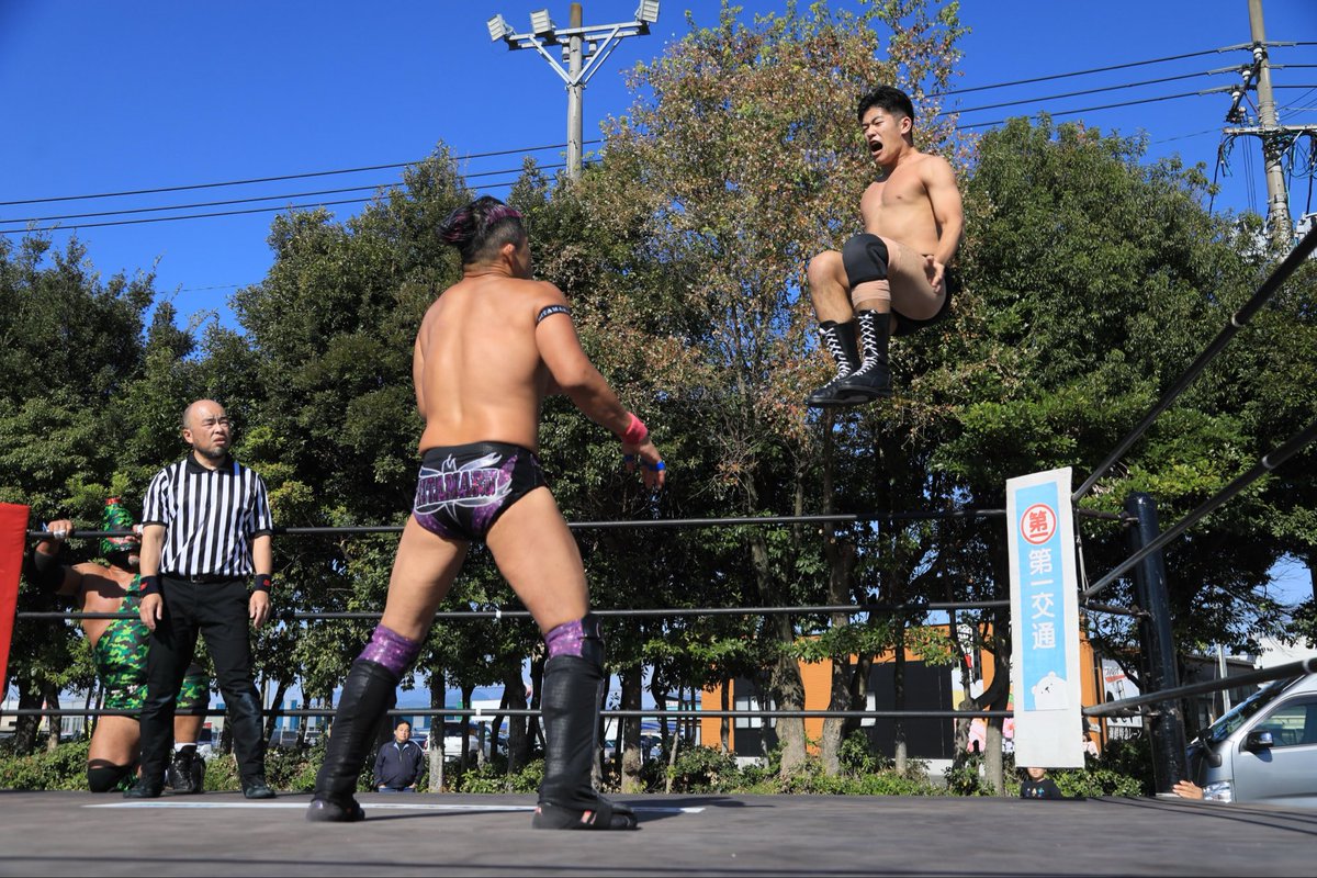 【試合結果】
2025.11.23(日) 『イオン甘木ショッピングセンターイベント大会』

〈タッグマッチ〉
◯佐々木日田丸＆阿蘇山
（12分9秒 ※逆片エビ固め）
梅紅陽●＆ハダオン

#イオン甘木
#九州プロレス
#qpro
#福岡イベント