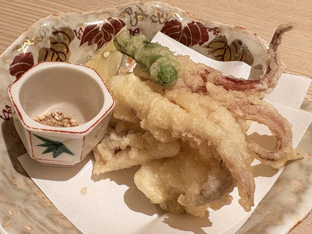 tomoS660ModuloX's tweet image. この🦑を食べに来たんよ〜🤩
ゲソの天ぷらも絶品やった！