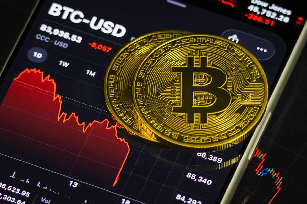 thing70lx's tweet photo. BREAKING: $BTC  Hashprice COLLAPSES to all-time low of $34.49/PH/s, down over -50% in weeks and the lowest in BTC’s entire history.This is much worse than even the 2021 China ban or 2022 bear market. 
Miners are now hemorrhaging cash, which means forced selling and shutdown
#BTC https://t.co/BVNNkGGPbW