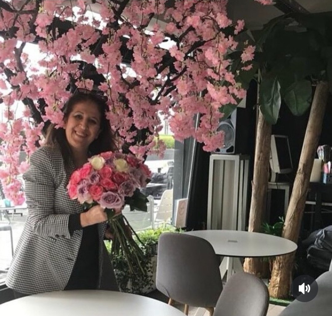 Şehrimizin yeniden ayağa kalkmasında en sağlam tuğlaları koyan, umudumuzu tazeleyen ve çocuklarımızın gözündeki ışığı hiç söndürmeyen, başta Başöğretmen Mustafa Kemal Atatürk ve şehit öğretmenlerimiz olmak üzere, tüm öğretmenlerimizin 24 Kasım Öğretmenler Gününü kutluyorum.