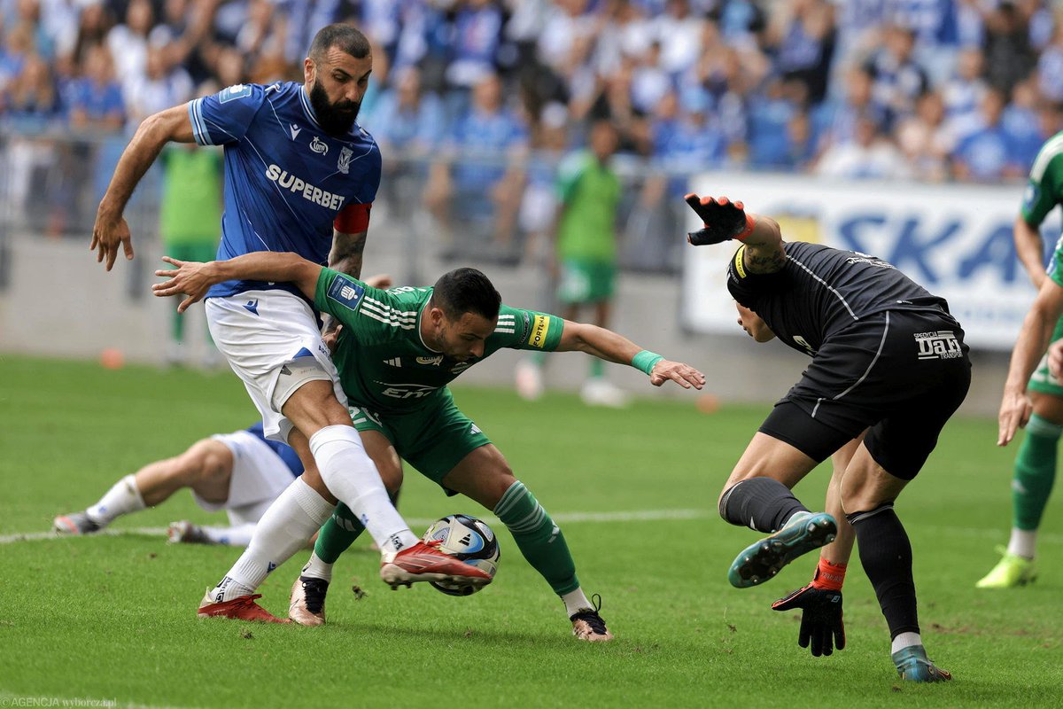 Tradycyjna porcja statystyk 📊📈 przed dzisiejszym meczem #LPORAD

Historia pojedynków nie jest zbyt długa. 
Radomiak pojawił się w latach 80. na jeden sezon w I lidze (1984/85), a kolejny rozdział to już najnowsze dzieje (od roku 2021). 

🔹 Tak jak Lech w Ekstraklasie nie