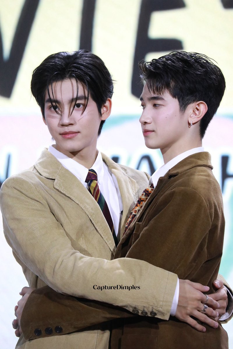 CaptureDimples's tweet image. 🐶🐱 น้อง ๆ กอดกันแน่นเลย~

ALMOND PROGRESS IN VN

#Almondbabybigboy 
#ProgressPassawish 
#AlmondProgess 
#GMMTVFANDAY26
#APFANDAYXVIETNAM