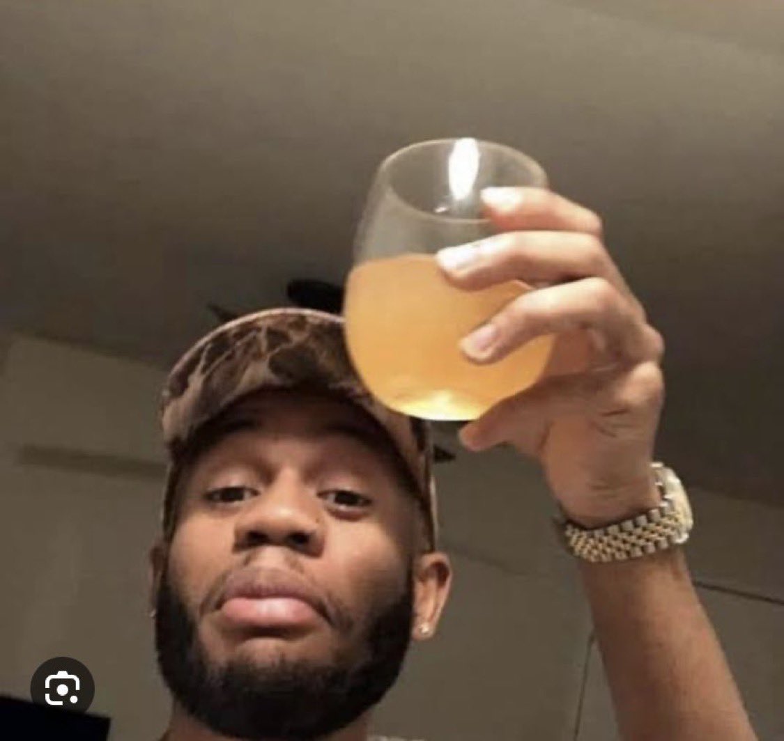 _belikebaddy's tweet image. Cheers to mutuals who engage you even when the algorithm is bad 🥂