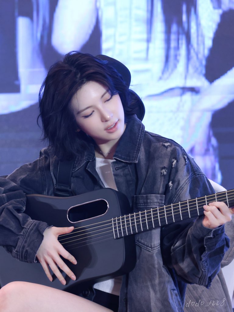 251123 counting star

🎸🐣

#배이 #BAE 
#배블왔솔
#NMIXX #엔믹스