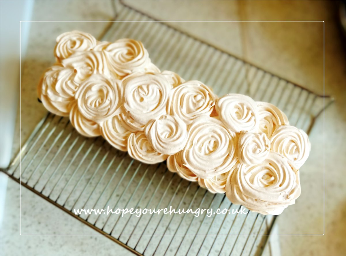 re_hungry's tweet image. Good morning lovely Hungrys! Leftover lemons from making Limoncello are perfect for this zesty treat - recipe: hopeyourehungry.co.uk/cloudy-with-a-… Crisp meringue, luscious lemon filling &amp;amp; melt-in-the-mouth pastry - perfect for sharing. Have a #delicious day &amp;amp; stay hungry! ;) x #bakeithappen…