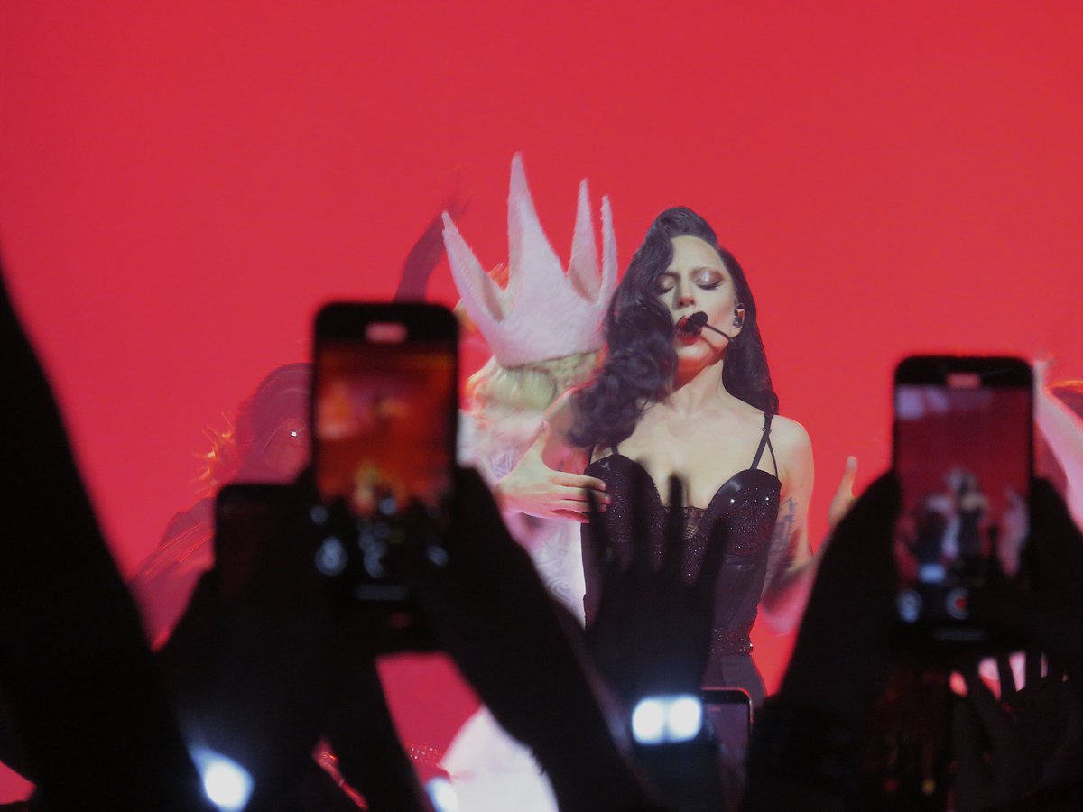 _DiamondxHeart_'s tweet photo. camera photos from Paris 🖤❤️ https://t.co/F3wdwILlEy