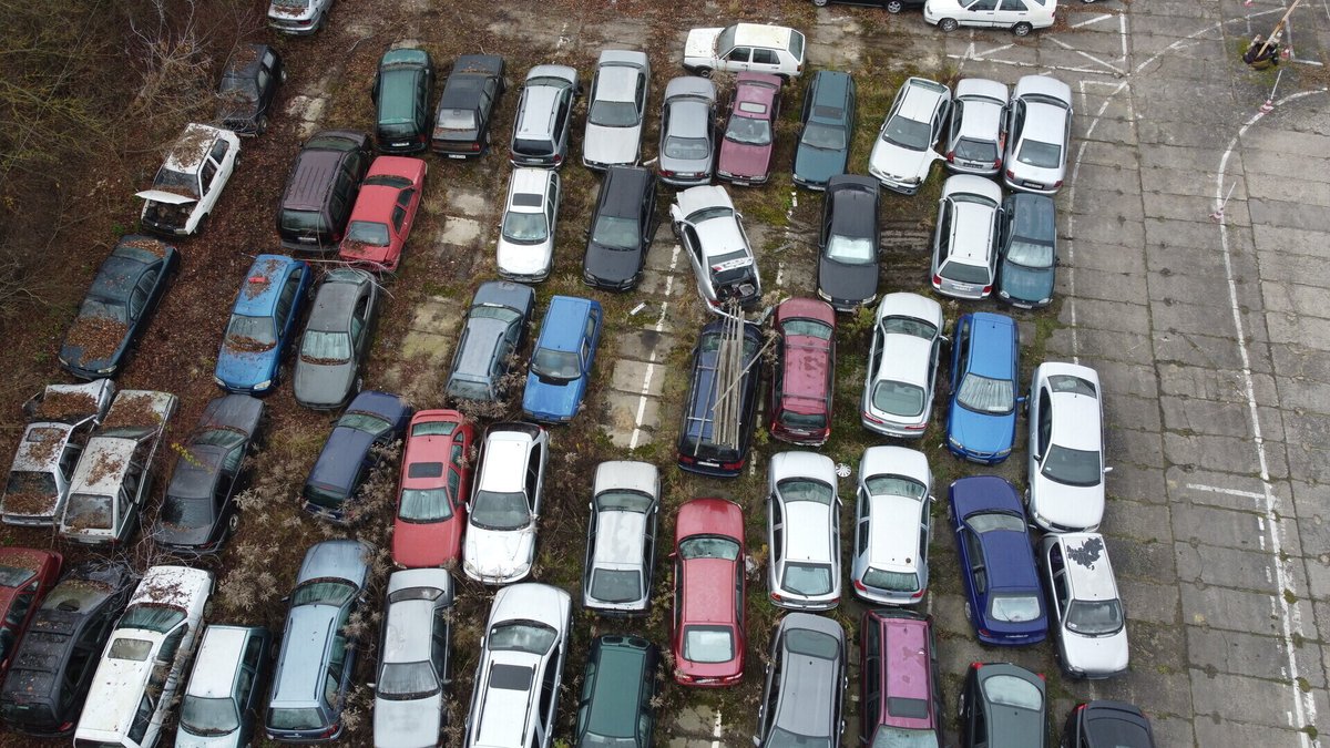 epiotrkow's tweet image. 📰 Porzucone auta na parkingu MZK w Piotrkowie Trybunalskim – ponad 150 wraków czeka na usunięcie. Kiedy ruszą miejskie porządki
tinyurl.com/26hu4d8l
#Wraki #MZK
