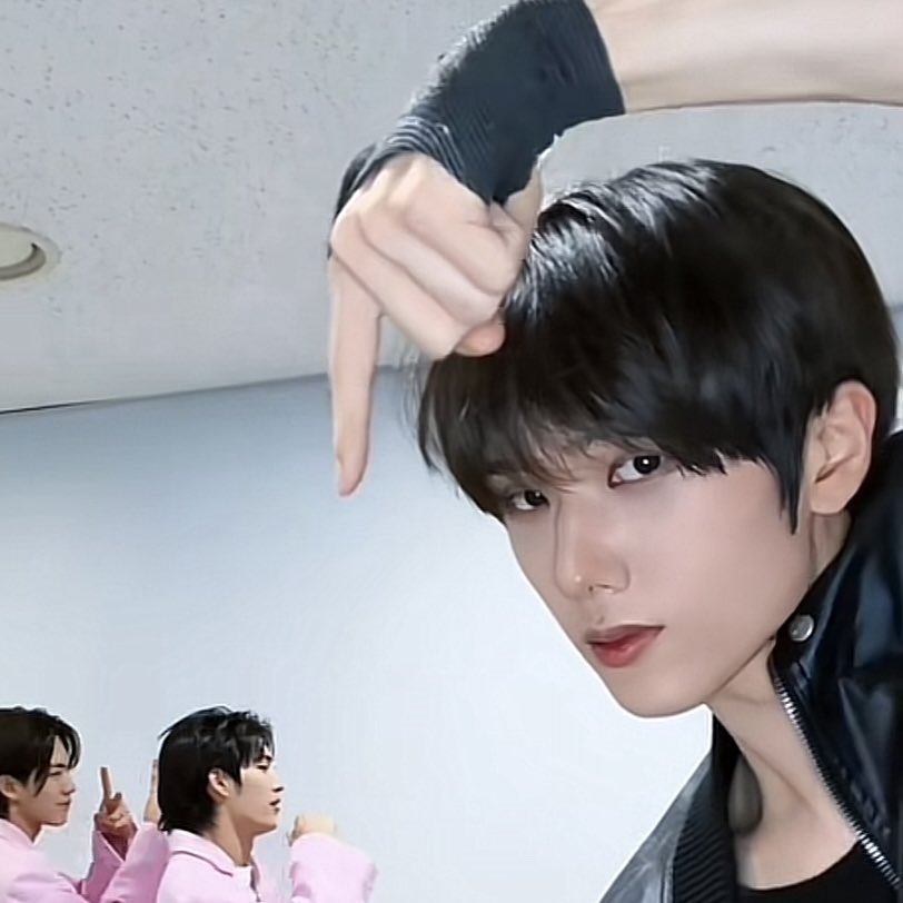 jiebokki's tweet image. i&apos;m crazy as fuck