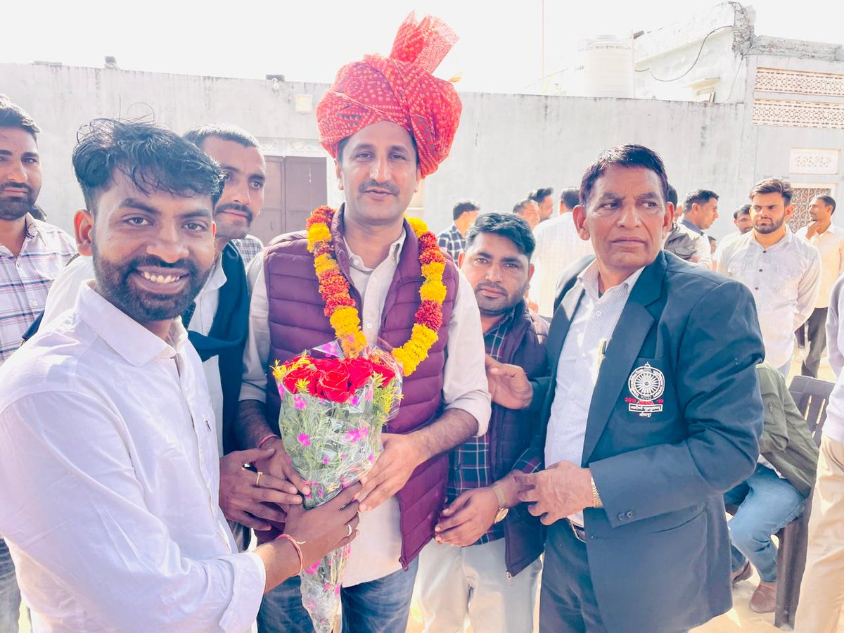 कोटपूतली-बहरोड़ कांग्रेस जिला अध्यक्ष के रूप में मनोनयन के बाद निवास पर बड़ी संख्या में कार्यकर्ताओं, समर्थकों एवं क्षेत्रवासियों ने पहुँचकर शुभकामनाएं प्रेषित की।

आप सभी के स्नेह, विश्वास और आशीर्वाद के लिए हृदय से आभार। यह सम्मान हम सभी कार्यकर्ताओं की संयुक्त प्रतिबद्धता और