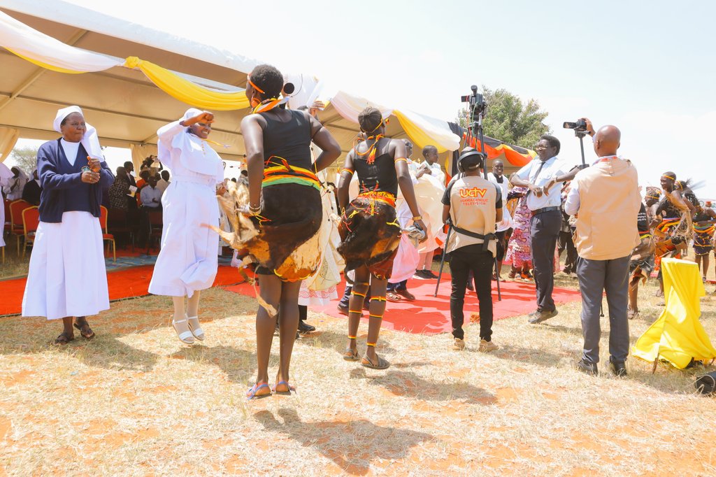 EtoilAKaramoja's tweet image. Priests, and Nuns, couldn&apos;t hold their enthusiasm as they joined the traditional dancers from Karamoja and the Ateker region in celebrating the unveiling of #KAPATUProject, a new era of education and innovation in Karamoja Sub-region. 
#EtoilAKaramojaNewsUpdates
