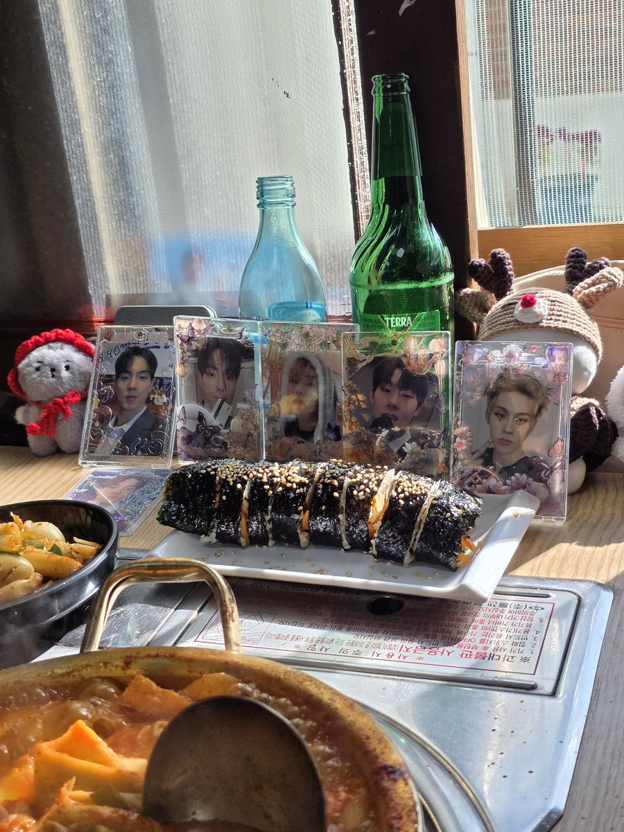 skcy_BB's tweet image. 지난주 오프를 이제야 올리는 뒷북대장..
부산슈퍼는 언제가도 아지트같아서 마음이 편해지궁
편식쟁이라 깻잎스무디는 한입만 시도했는뎅 생각보다 맛있어서 놀라따!
만두라떼도 맛있어서 허니가 먹어봤음 좋게따!(?)