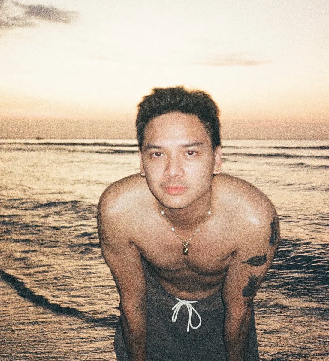 ( ◕◡◕)っ tweet media