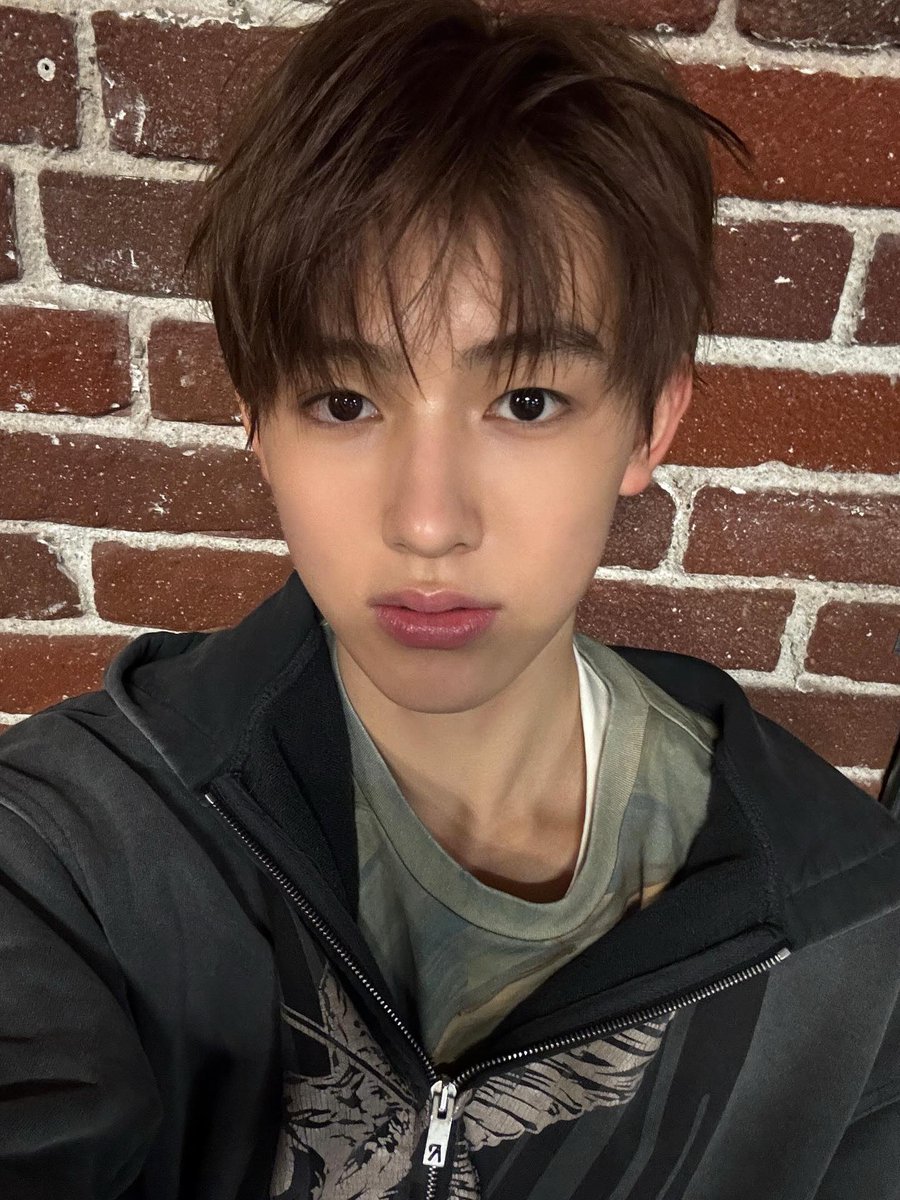 ddush99's tweet image. 정면셀카이만큼잘생긴사람처음봄