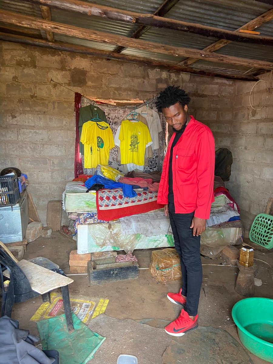 Ndi_Muvenda_'s tweet image. You just have to love Mafia Fane.