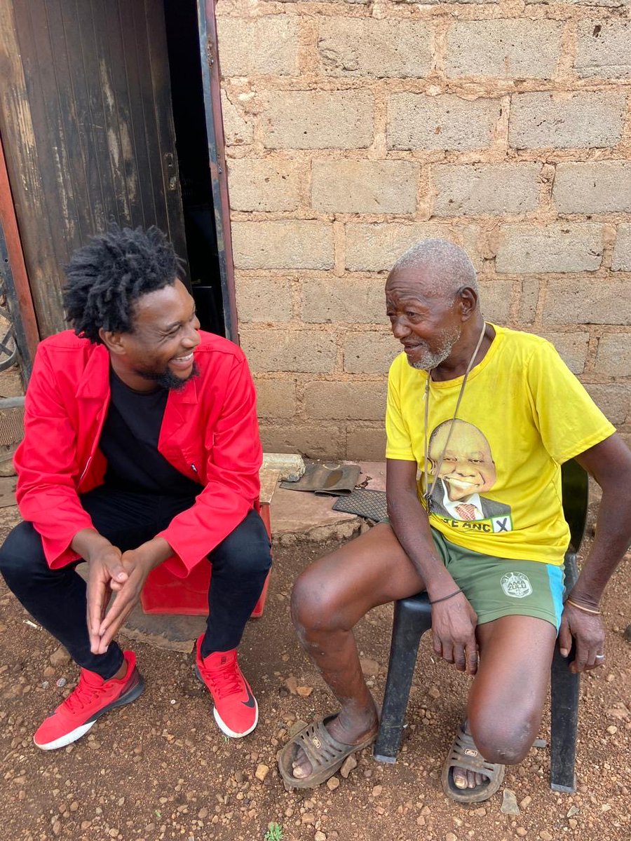 Ndi_Muvenda_'s tweet image. You just have to love Mafia Fane.