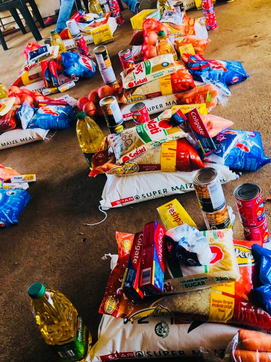 Ndi_Muvenda_'s tweet image. You just have to love Mafia Fane.