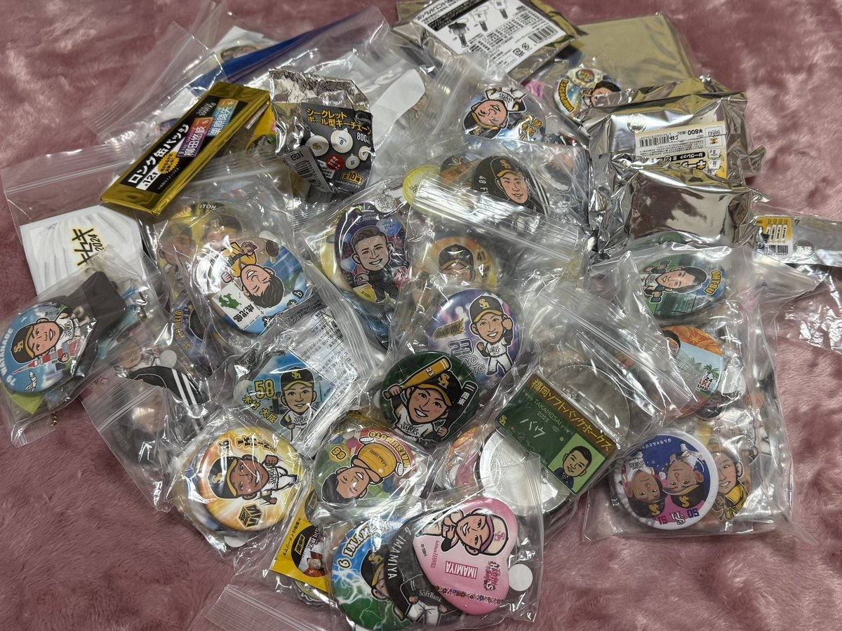 kp1nk's tweet photo. 若鷹ガチャ、ランダムグッズやカードなど引き取ってくれる方を探しています🙏🏻
2023～2024年のもの多め

11/24ファンフェスにてお取引できる方優先ですが、郵送も可能です
人気選手はまとめて、または抱き合わせをお願いします

希望選手をお伝えください🙇‍♀️

#若鷹ガチャ https://t.co/r0E66mpxXs
